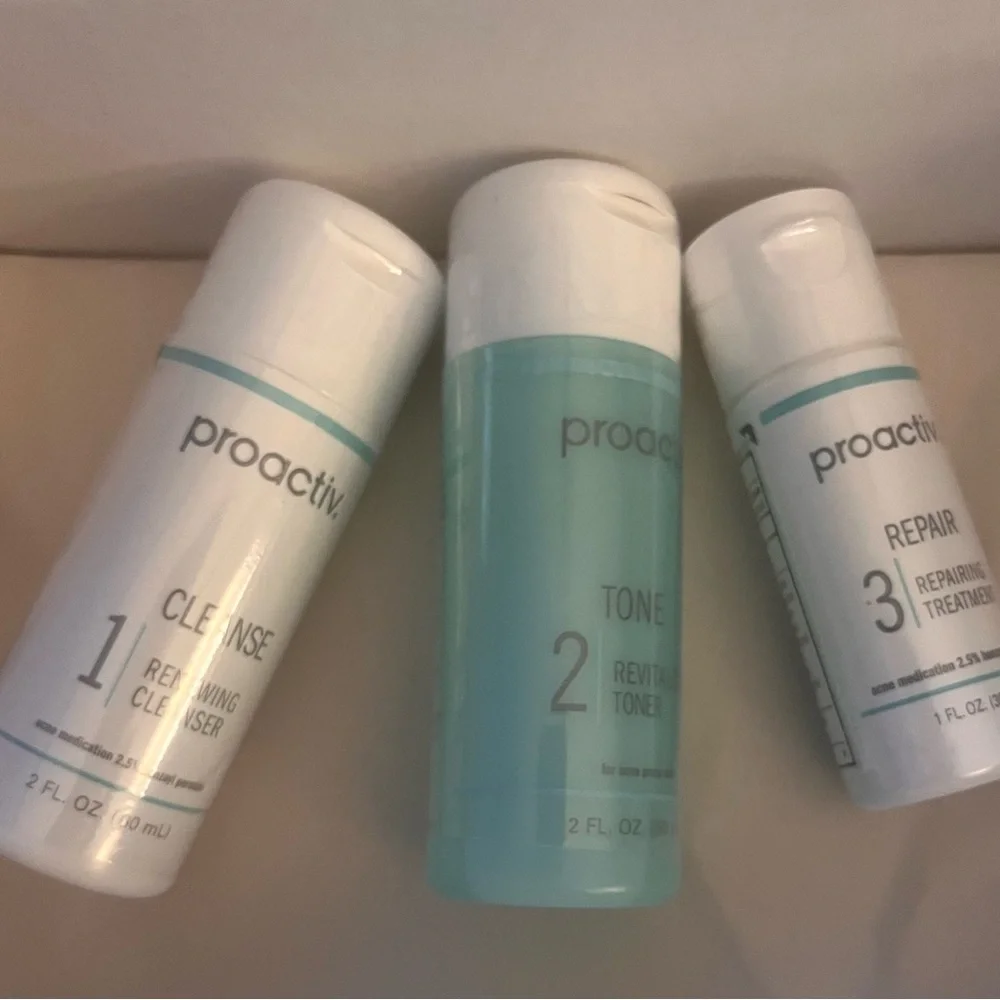 Proactiv White and Blue Skincare Trio - Picture 3 of 16